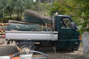 L'Apecar col carico di ferro