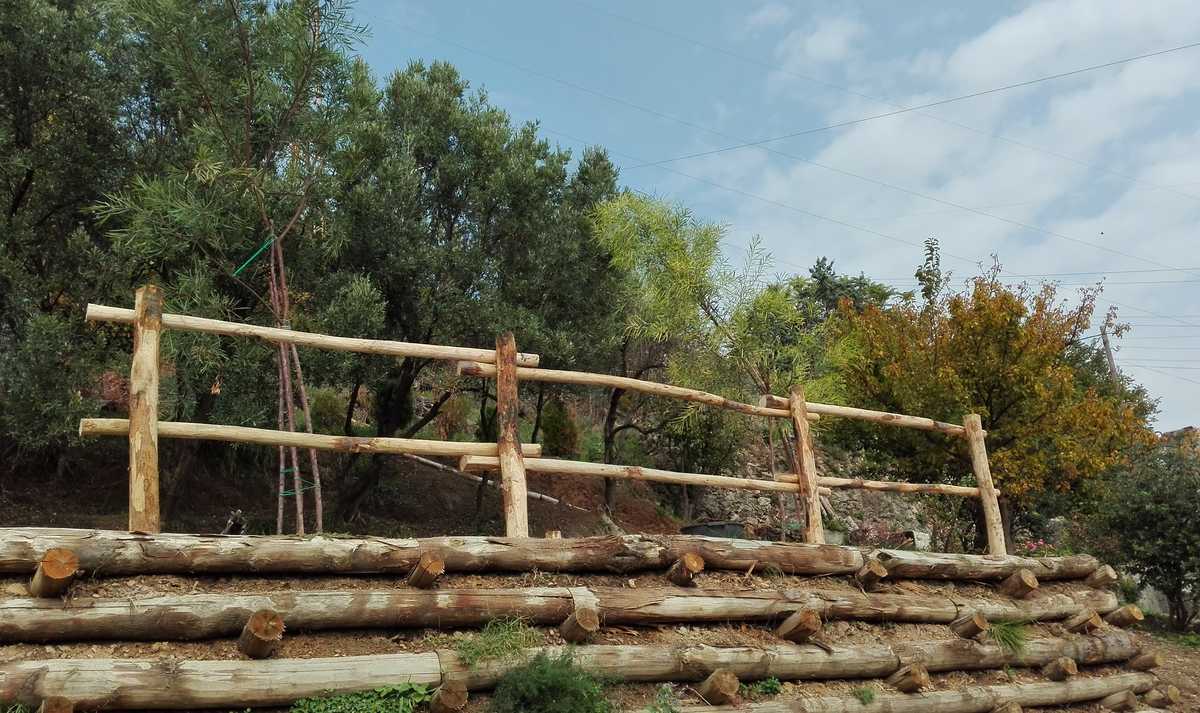 Primo piccolo (ma non troppo) intervento: la staccionata stile Olio Cuore nuova di zecca